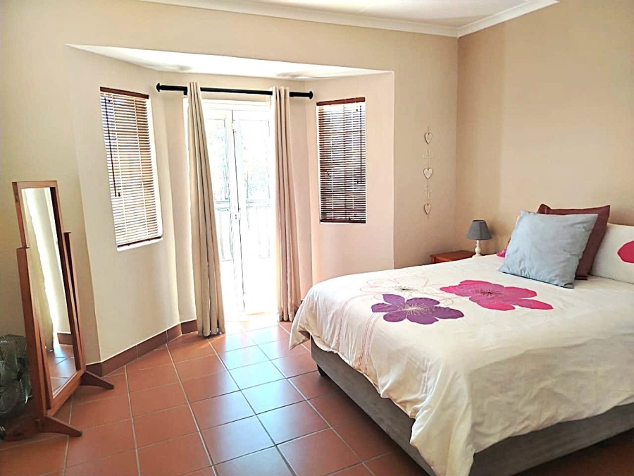 6 Bedroom Property for Sale in Vaal Dam Free State